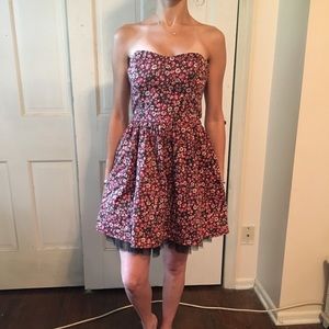 Adorable floral party dress size small